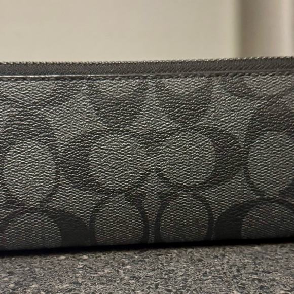 Coach Case - Picture 2 of 6